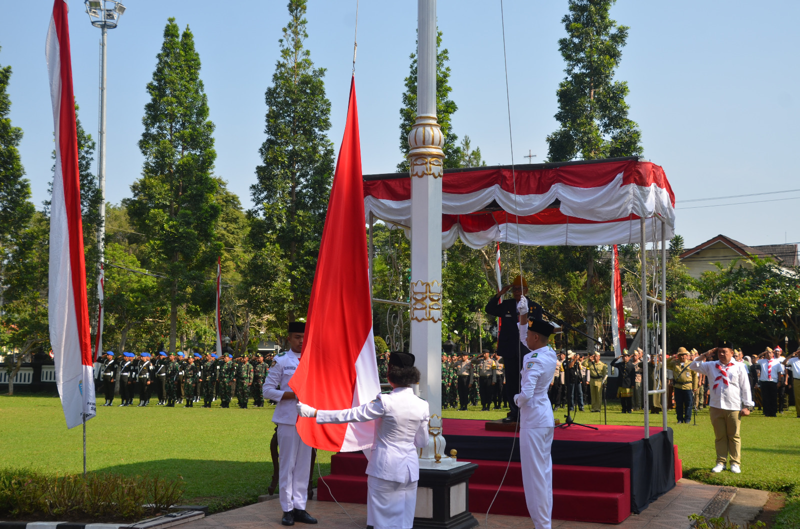 Letkol Arm Bismi Tambunan, S.E., Ikuti Upacara Peringatan Hari Pahlawan di Pemkot Salatiga